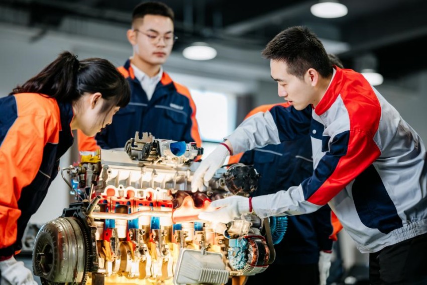 专业课程——汽车构造实习。吉利学院供图
